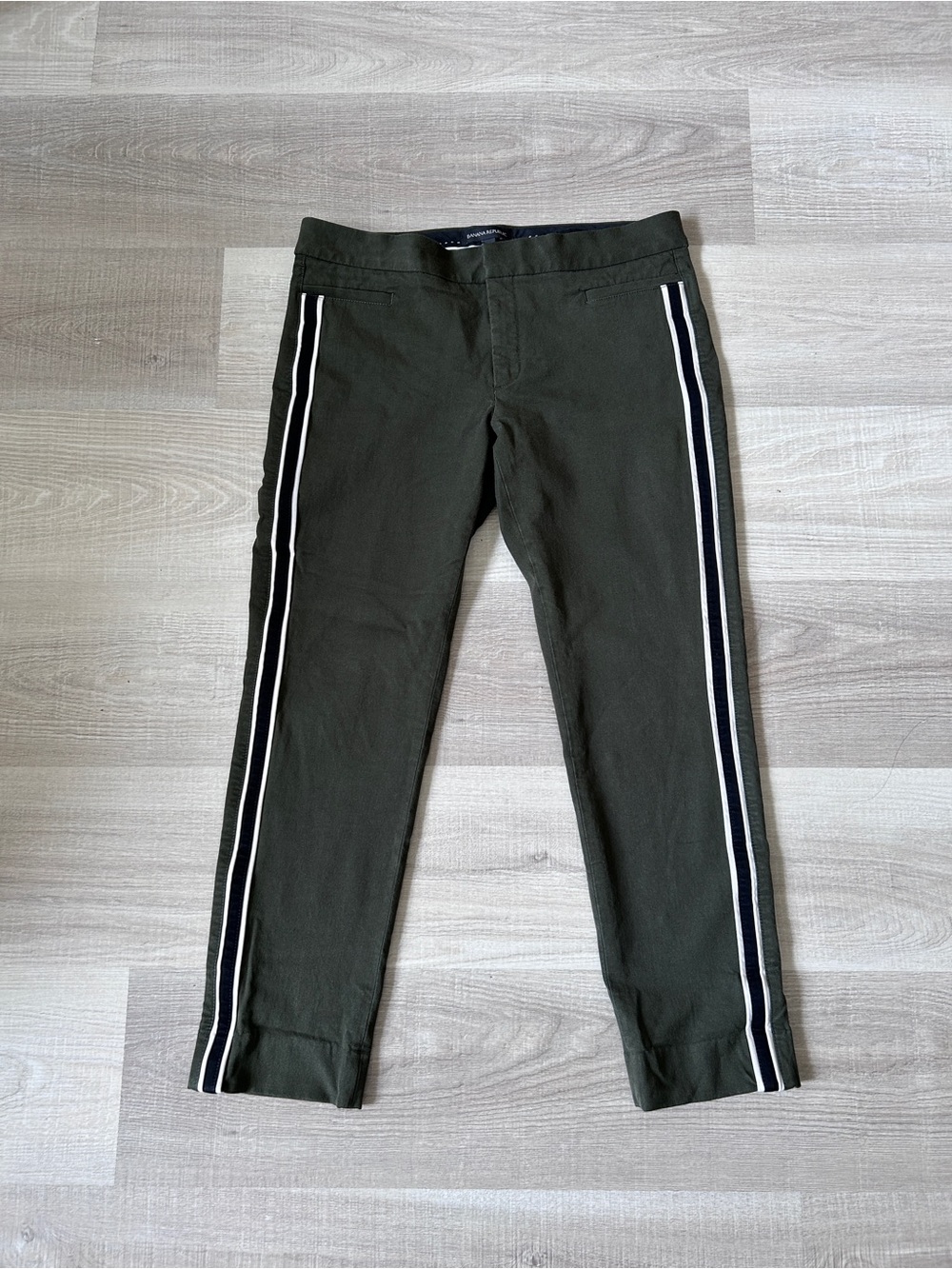 Banana Republic Sloan Fit Olive Green Side Stripe Cropped Pants Size 8